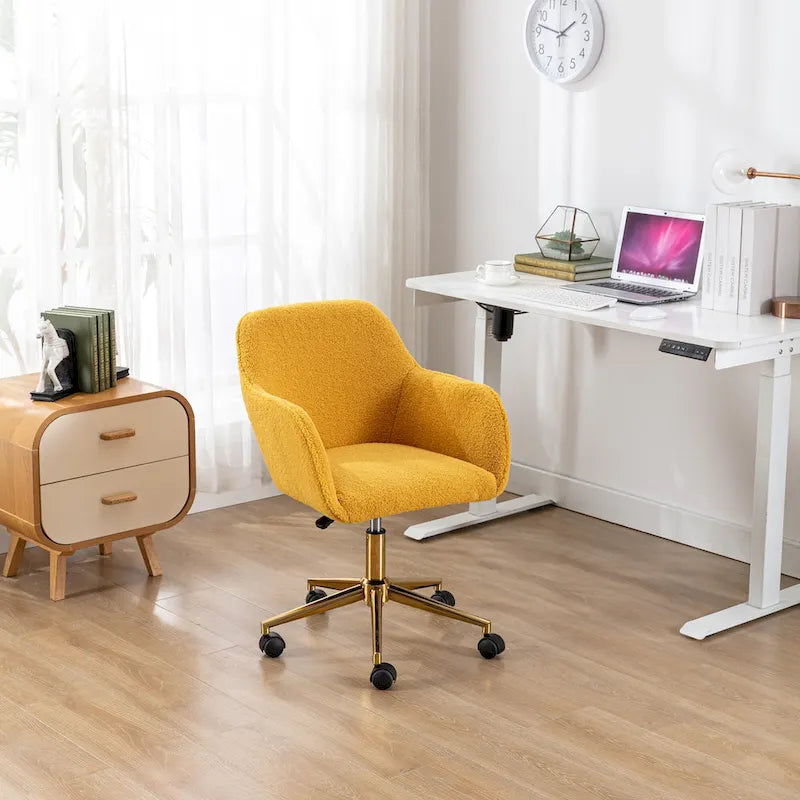 Sedia da ufficio moderna con gambe in metallo dorato e ruote universali