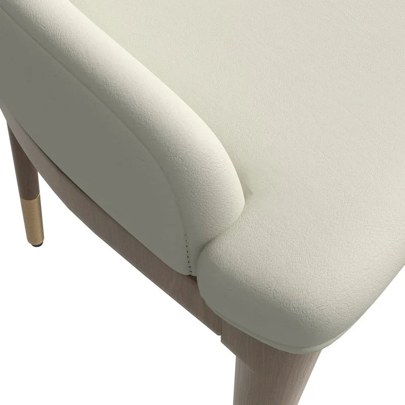 Sedia da pranzo imbottita in pelle con struttura in legno di gomma, schienale alto e gambe con accenti dorati per soggiorno