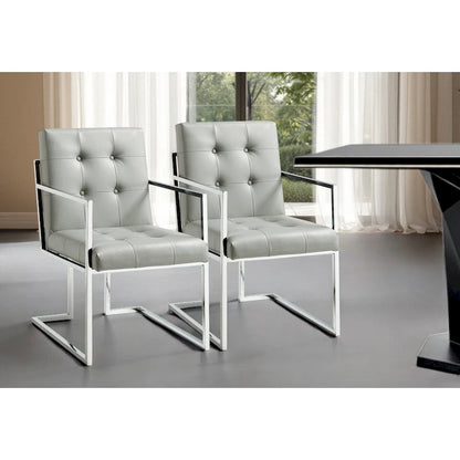 Set di due sedie da pranzo con braccioli in ecopelle trapuntata grigio chiaro e metallizzata argento